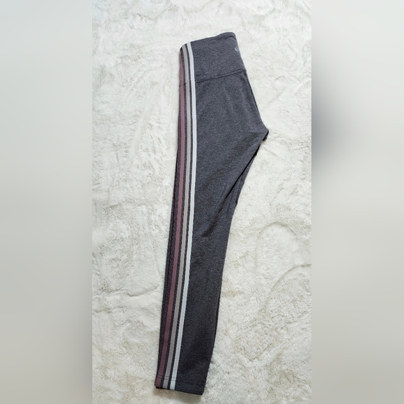 Lululemon Take A Hint 7/8 Tight *25". Size 6. - Picture 11 of 17